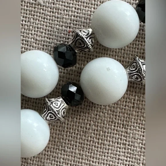 26-1/2 inch Black and White Mother of Pearl Long necklace - Picture 9 of 16